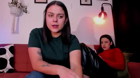 Snapshot of mrbuu_ chatting on 02-15-26, 12:29 Laura online show from 02-15-26, 12:29