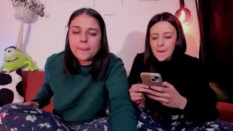 Snapshot of mrbuu_ chatting on 02-16-26, 04:30 Laura online show from 02-16-26, 04:30