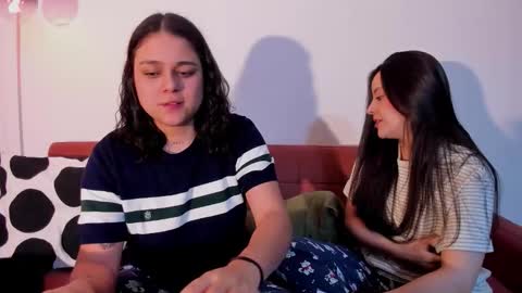 Snapshot of mrbuu_ chatting on 03-17-26, 05:22 Laura online show from 03-17-26, 05:22