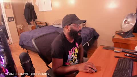 Snapshot of mrchuckdailyxxx chatting on 12-16-24, 09:09 Chuck Daily online show from 12-16-24, 09:09