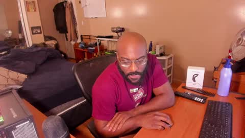 Snapshot of mrchuckdailyxxx chatting on 01-06-25, 06:03 Chuck Daily online show from 01-06-25, 06:03