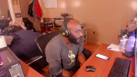 Snapshot of mrchuckdailyxxx chatting on 01-11-25, 10:29 Chuck Daily online show from 01-11-25, 10:29