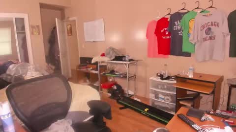 Snapshot of mrchuckdailyxxx chatting on 10-03-25, 08:39 Chuck Daily online show from 10-03-25, 08:39