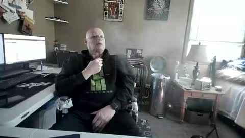 Snapshot of mrclean_55 chatting on 10-20-25, 04:18 MrClean55 online show from 10-20-25, 04:18