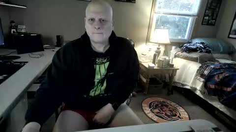 Snapshot of mrclean_55 chatting on 12-18-25, 04:35 MrClean55 online show from 12-18-25, 04:35