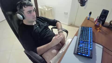 Snapshot of mrclean_97 chatting on 01-15-25, 06:40 GoodBoy online show from 01-15-25, 06:40