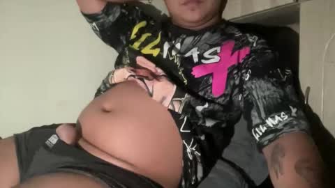 Snapshot of mrdesirexxx chatting on 06-09-26, 01:39 MrDesireexxx online show from 06-09-26, 01:39