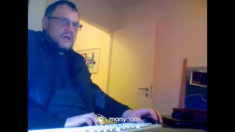 Snapshot of mrduplo1975 chatting on 11-18-25, 06:56 MrJohnsen1975 online show from 11-18-25, 06:56