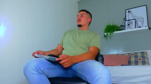 Snapshot of mrfox__ chatting on 09-18-25, 07:38 Mr Fox online show from 09-18-25, 07:38