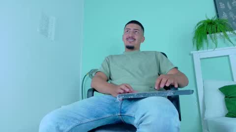 Snapshot of mrfox__ chatting on 09-28-25, 11:15 Mr Fox online show from 09-28-25, 11:15