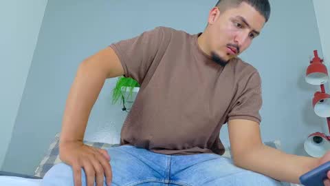 Snapshot of mrfox__ chatting on 10-04-25, 07:34 Mr Fox online show from 10-04-25, 07:34