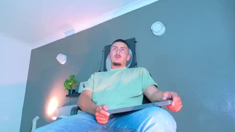 Snapshot of mrfox__ chatting on 10-06-25, 07:33 Mr Fox online show from 10-06-25, 07:33