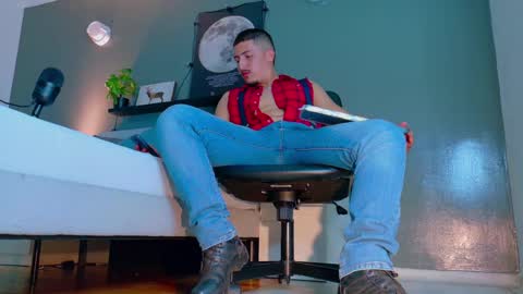 Snapshot of mrfox__ chatting on 10-16-25, 08:43 Mr Fox online show from 10-16-25, 08:43