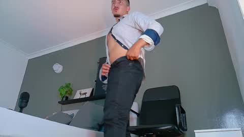 Snapshot of mrfox__ chatting on 10-18-25, 07:36 Mr Fox online show from 10-18-25, 07:36