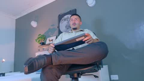 Snapshot of mrfox__ chatting on 11-21-25, 07:56 Mr Fox online show from 11-21-25, 07:56