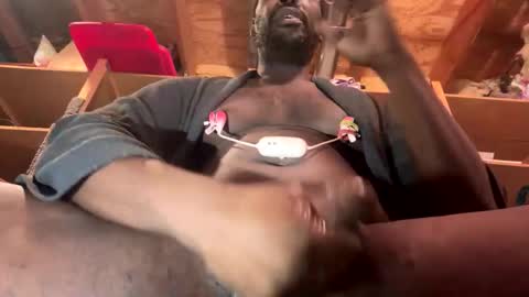 Snapshot of mrgsm975 chatting on 01-01-25, 07:43 GSpotMassager online show from 01-01-25, 07:43