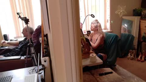 Snapshot of mrjandmrsj2014 chatting on 04-01-26, 01:41 Mr Mrs J online show from 04-01-26, 01:41