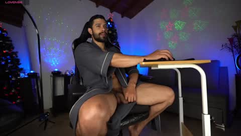 Luis    Instagram   online show from 12-12-24, 01:43