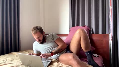 Snapshot of mrmaxiy chatting on 01-08-26, 05:21 Max online show from 01-08-26, 05:21