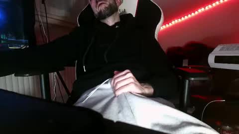 MrRogue online show from 12-04-25, 01:04