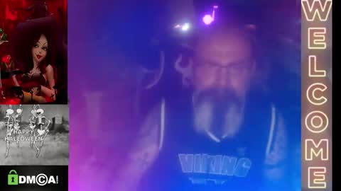 Snapshot of mrscorpionviking chatting on 10-23-25, 02:00 moderador de salasmoderator of rooms online show from 10-23-25, 02:00