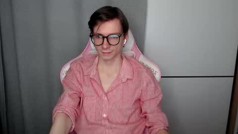 Snapshot of mrv1rginvibes chatting on 12-01-25, 09:58 Shy Boy online show from 12-01-25, 09:58