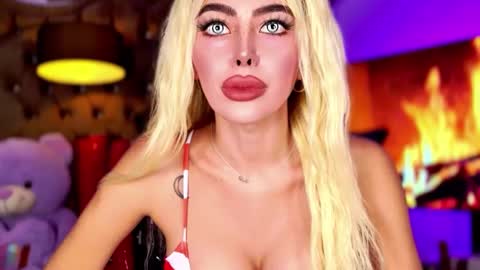 Miss Bella MIXED BRITISH DUTCH BLACK AMERICAN online show from 02-20-25, 11:21