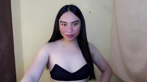 Snapshot of ms_bellaxoxo chatting on 05-09-26, 07:02 Bella online show from 05-09-26, 07:02