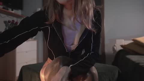 Snapshot of ms_lorelei chatting on 02-23-25, 08:11 Lore online show from 02-23-25, 08:11