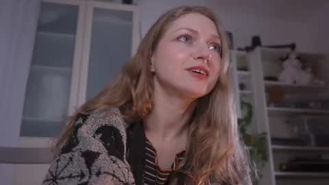 Snapshot of ms_lorelei chatting on 09-25-25, 07:06 Lore online show from 09-25-25, 07:06