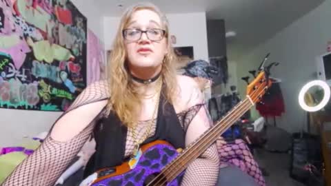 Snapshot of mscuntyluxxe chatting on 10-28-25, 08:51 Cunty Luxxe online show from 10-28-25, 08:51