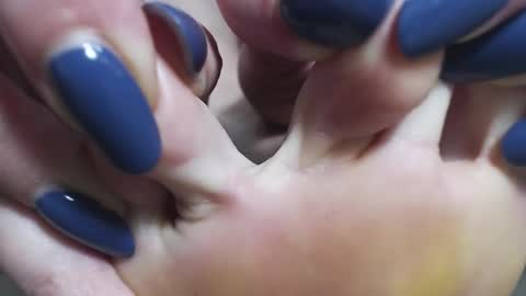 Snapshot of msicebabyxxx chatting on 11-28-25, 05:26 Liza online show from 11-28-25, 05:26