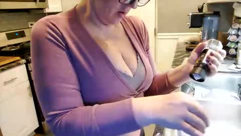 msmomy69 online show from 12-15-25, 03:27