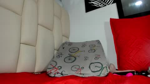 Snapshot of mss_mar chatting on 02-14-25, 09:24 FERNANDA 3 online show from 02-14-25, 09:24