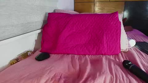 Manuela  online show from 02-17-25, 09:13