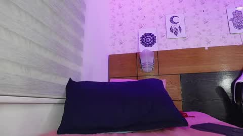 Manuela  online show from 03-06-25, 06:19