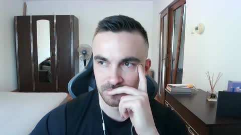 Victor online show from 04-30-26, 04:02