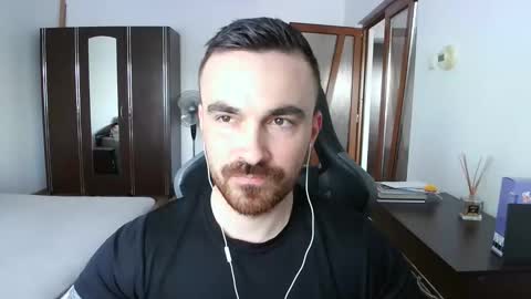 Snapshot of mu5clemania chatting on 05-14-26, 12:23 Victor online show from 05-14-26, 12:23