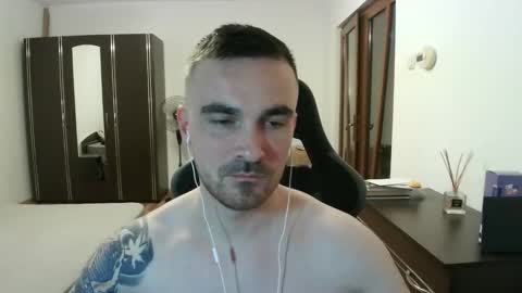 Snapshot of mu5clemania chatting on 05-18-26, 09:31 Victor online show from 05-18-26, 09:31