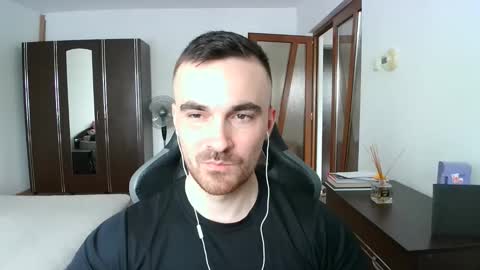 Snapshot of mu5clemania chatting on 05-20-26, 01:06 Victor online show from 05-20-26, 01:06