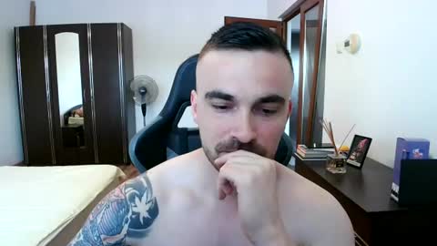Snapshot of mu5clemania chatting on 06-19-26, 03:49 Victor online show from 06-19-26, 03:49
