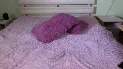 Mia online show from 09-18-25, 08:16