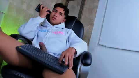 Snapshot of muichiro_tokito1 chatting on 12-23-24, 08:22 muichiro tokito1 online show from 12-23-24, 08:22