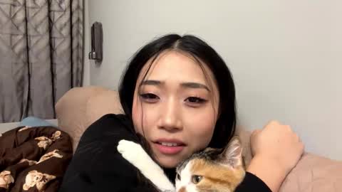 Mia online show from 03-07-26, 10:23