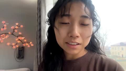 Mia online show from 04-21-26, 01:42