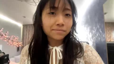 Mia online show from 04-24-26, 01:41