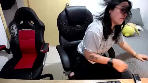 Snapshot of multiorgasmic_6 chatting on 10-30-25, 10:49 Dani and Alex online show from 10-30-25, 10:49