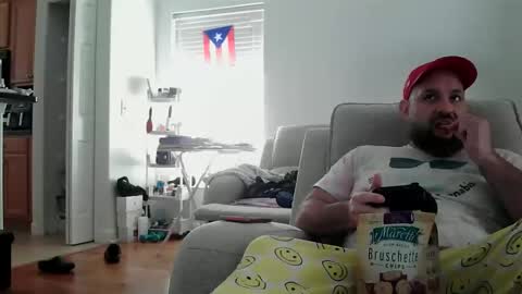 Snapshot of munchies420 chatting on 02-11-26, 06:02 Bearded online show from 02-11-26, 06:02