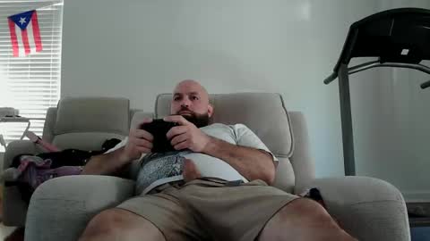 Snapshot of munchies420 chatting on 03-10-26, 07:41 Bearded online show from 03-10-26, 07:41