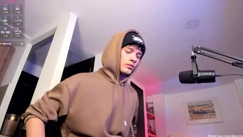 Snapshot of murielkarmesi chatting on 10-15-25, 07:58 murielkarmesi online show from 10-15-25, 07:58